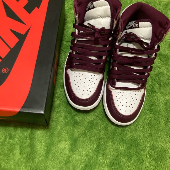 Jordan 1 high Top “Bordeaux “ Size 8 🔥🔥🔥✅ - Picture 3 of 7